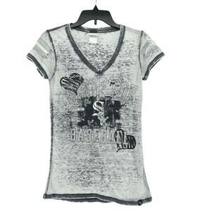 5th & Ocean Women’s Chicago White Sox Black Burnout Baseball Graphic Tee – Small
